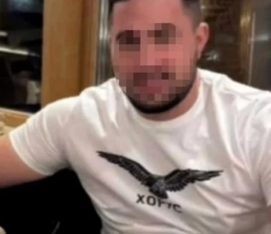 MLADIĆA UBILA STRUJA DOK JE RADIO FASADU NA KUĆI U TUTINU – Povrijeđen kolega koji je pokušao da mu pomogne