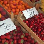 Pazarci kupuju voće na grame: Bogata sezonska ponuda, ali po paprenim cijenama