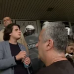 Incident ispred DUNP-a: Načelnik policije pogođen flašom u glavu, jednoj ženi pozlilo