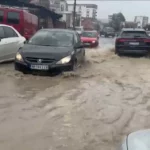 Kiša izazvala poplave i izlivanje kanalizacione vode na ulicama Novog Pazara (VIDEO)