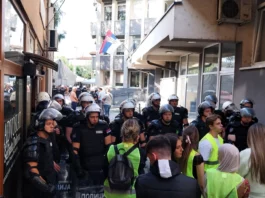 Blokada zgrade sudova i tužilaštava, koškanje sa policijom