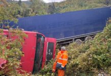 Kamion sleteo s puta, vozač zarobljen 17 sati – spašen zahvaljujući radnicima