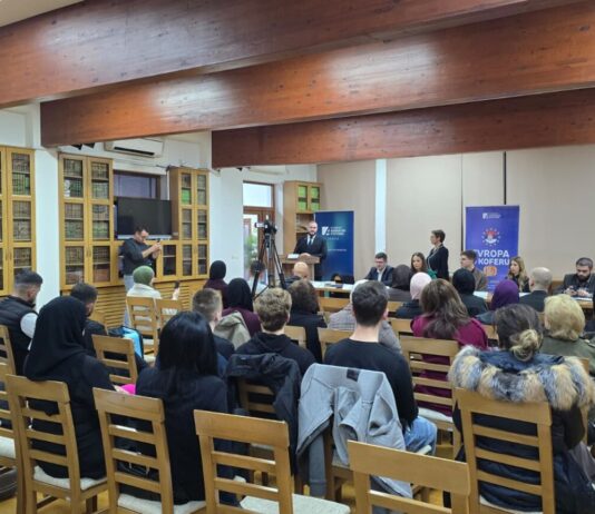 U Novom Pazaru održana tribina „Evropa u koferu“ – Dijalog o evropskim integracijama Srbije