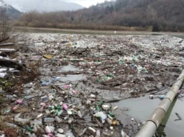 Dramatične slike iz Priboja, rijeka Lim prepuna smeća