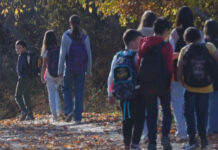 Pješače po 14 kilometara do škole: Školski kombi već mjesecima nije u funkciji za više sela oko Novog Pazara