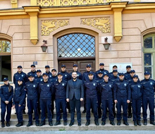 Zukorlić pozvao Bošnjake da se prijave na novi konkurs za policiju