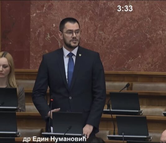 Dr. Numanović – Uklanjanje bošnjačke zastave u Prijepolju predstavlja eklatantan primjer diskriminacije