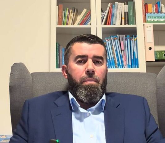 Mujović: Vjerujem da će Ustavni sud poništiti odluku o zabrani mahrame u školama