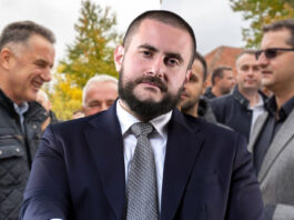 Zukorlić: Oni uzimaju od naroda, a mi donosimo novac – Mještanima Kruševa se otima novac za asfaltiranje