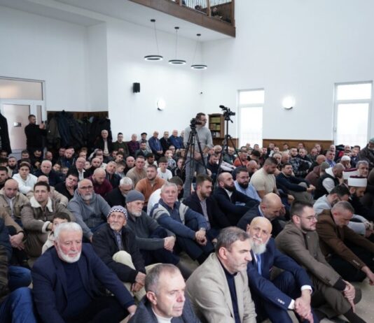 Otvorena džamija u naselju Erozija