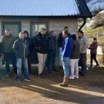 Mirni protest mještana Baćice: Lokalna vlast u Tutinu ostavila djecu bez prevoza, roditelji digli glas