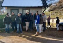 Mirni protest mještana Baćice: Lokalna vlast u Tutinu ostavila djecu bez prevoza, roditelji digli glas