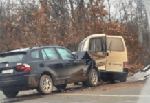 Sudar automobila i kombija blizu Tutina, dvoje djece povrijeđeno