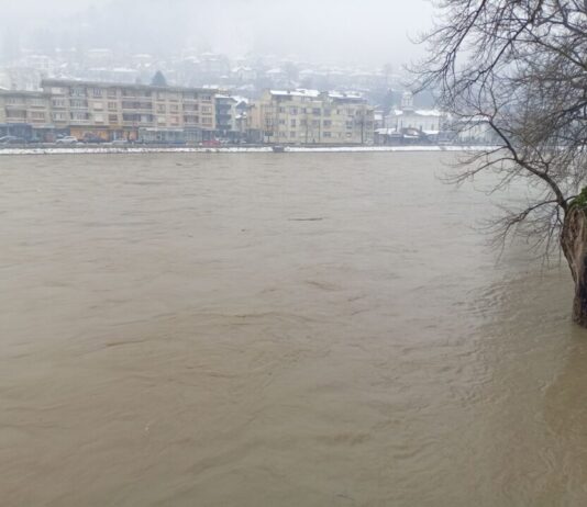 Vanredna situacija u Prijepolju zbog izlivanja Lima: Jedna porodica već evakuisana iz svoje kuće