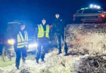 Bračni par na Pešterskoj visoravni sletio autom u snježni nanos – Pripadnici Granične policije hitno reagovali