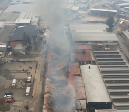 Požar u Novom Pazaru još nije lokalizovan, vatra pod djelimičnom kontrolom