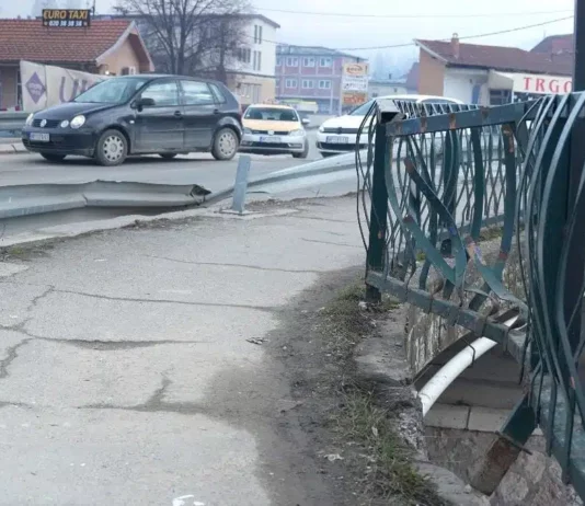 Pazarci zabrinuti: Djeca svakodnevno ovuda prolaze, a neko može da izgubi živu glavu