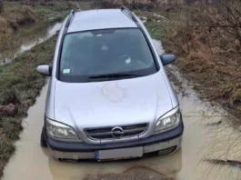 DRAMA U SJENICI – Rusi zbog greške navigacije ostali zaglavljeni u blatu, hitno intervenisali vatrogasci
