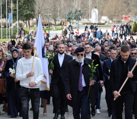 Ministar Zukorlić na komemorativnoj šetnji “Štrpci bez mezara” u Prijepolju