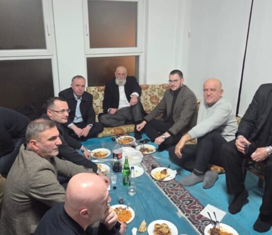 Delegacija SPP Novi Pazar na iftaru u džematu Nur džamije