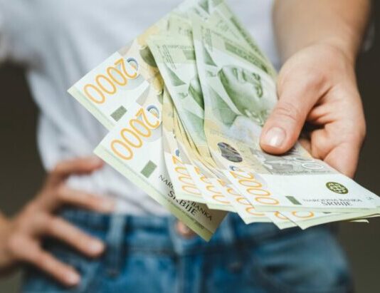 Razbijena kriminalna grupa u Novom Pazaru: mesecima ucjenjivali bračni par i iznudili 97.000 evra