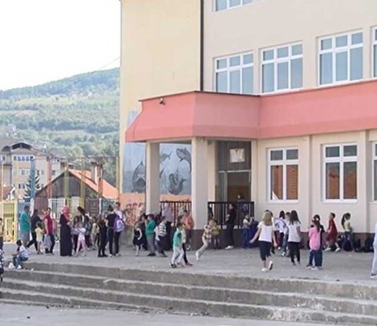 Školstvo u Novom Pazaru pred kolapsom – Slabi rezultati, privatni časovi i rad u tri smjene