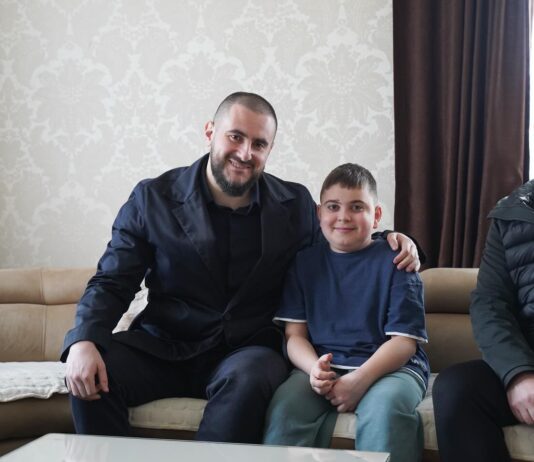 Zukorlić posjetio Anela Selmanovića: Nijedno dijete ne smije ostati bez šanse