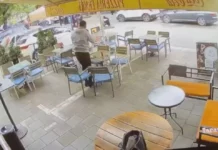 Teška nezgoda ispred škole u Novom Pazaru: Djevojka na trotinetu završila u bolnici, vozač skutera bez dozvole
