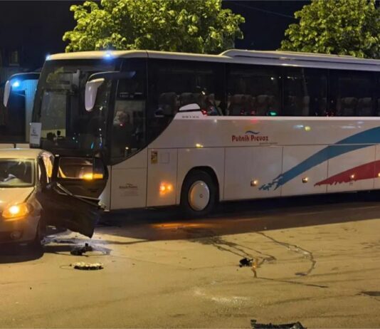 Više povređenih u udesu kod “Ukrasa” u Novom Pazaru, učestvovalo i civilno policijsko vozilo (VIDEO)
