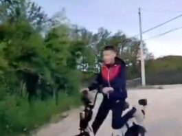 Snimljen dramatičan trenutak u Novom Pazaru: Maloljetnik na trotinetu izletio pred automobil, tragedija izbjegnuta u posljednjoj sekundi