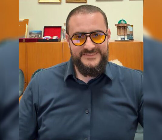 Zukorlić pokrenuo novi talas političke komunikacije: Sat i po odgovarao građanima uživo na TikToku