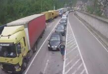 Na Špiljanima kolona vozila sa crnogorskim tablicama, neki čekaju duže od tri sata