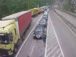 Na Špiljanima kolona vozila sa crnogorskim tablicama, neki čekaju duže od tri sata