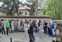Protest ispred Osnovnog suda: Podrška meštanima Rogozne